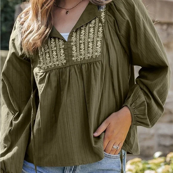 Green Embroidered Split Neck Pleated Loose Blouse Bohemian Top - Picture 6 of 15